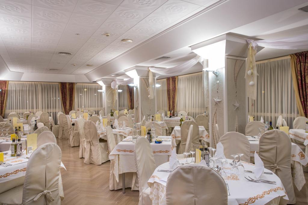 Hotel Feldberg Riccione Exterior photo