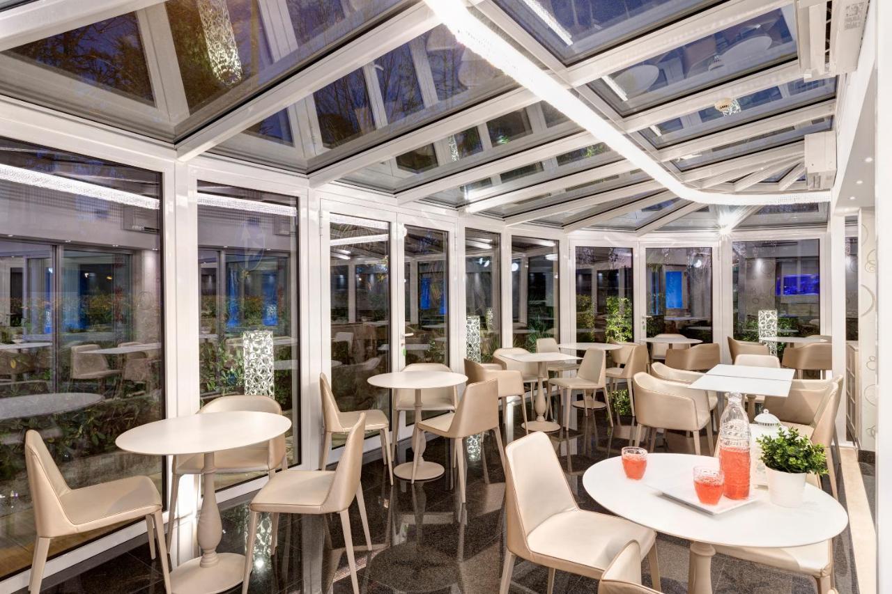 Hotel Feldberg Riccione Exterior photo